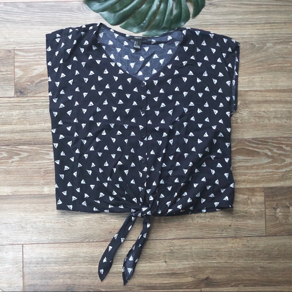 Forever 21 Printed Front Tie Crop Blouse M